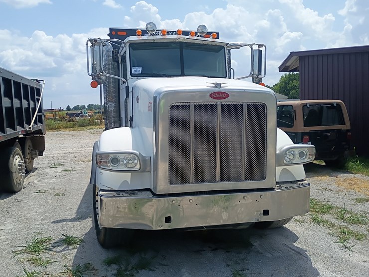 2014-peterbilt-367-image-12