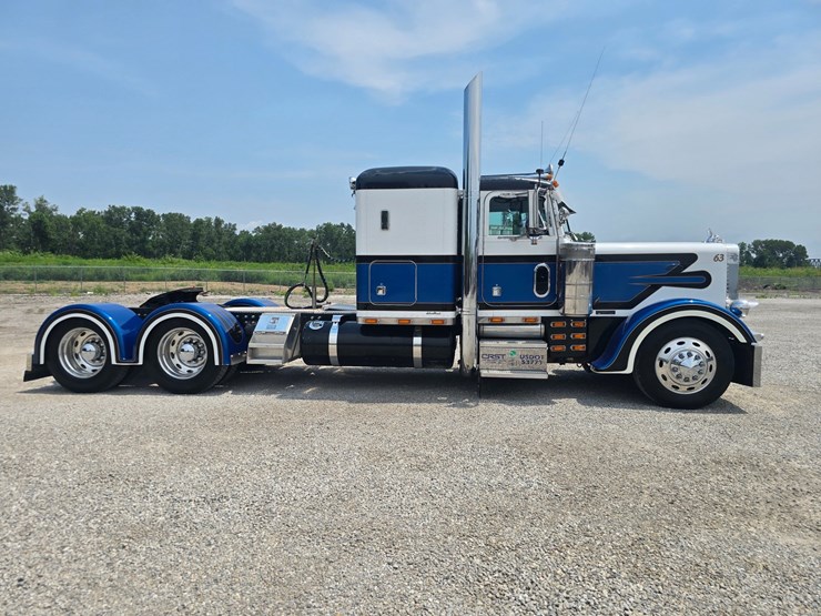 2000-peterbilt-379-image-35