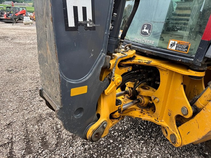 2018-deere-310l-image-16