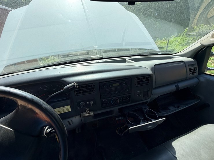 2003-ford-f550-image-50