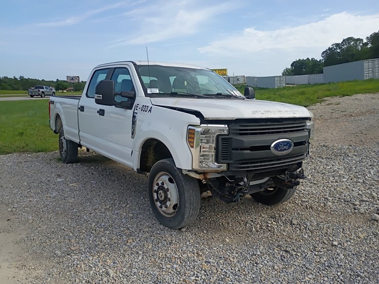 2018-ford-f350-image-13