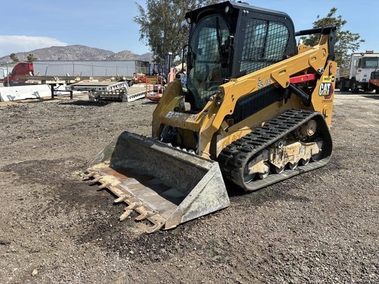 2023-caterpillar-259d3-image-1
