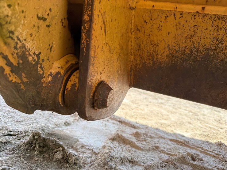 2000-deere-710d-image-53