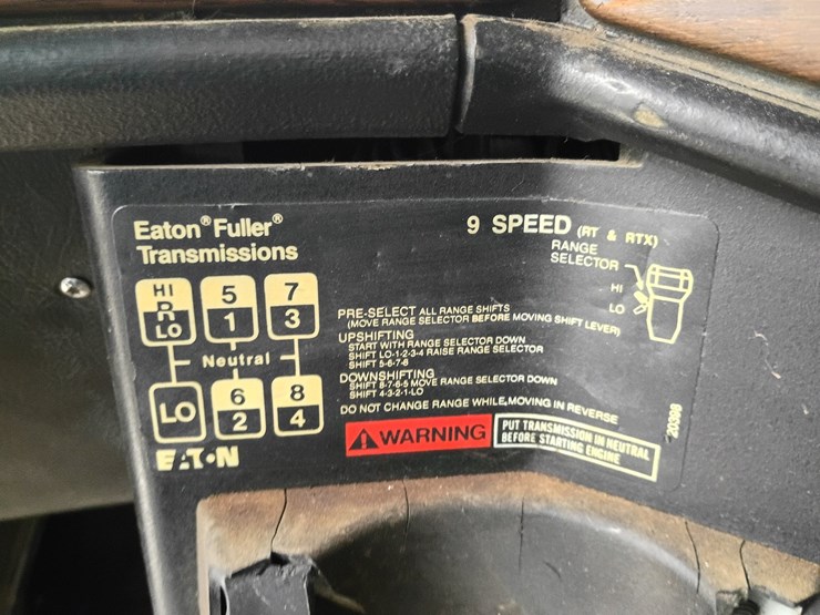 1995-freightliner-fld120-image-54