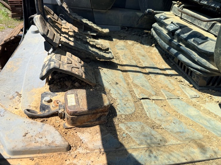 2010-caterpillar-328d-image-45