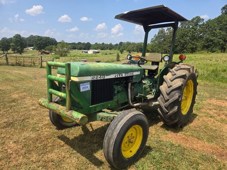 john-deere-2240-image-1
