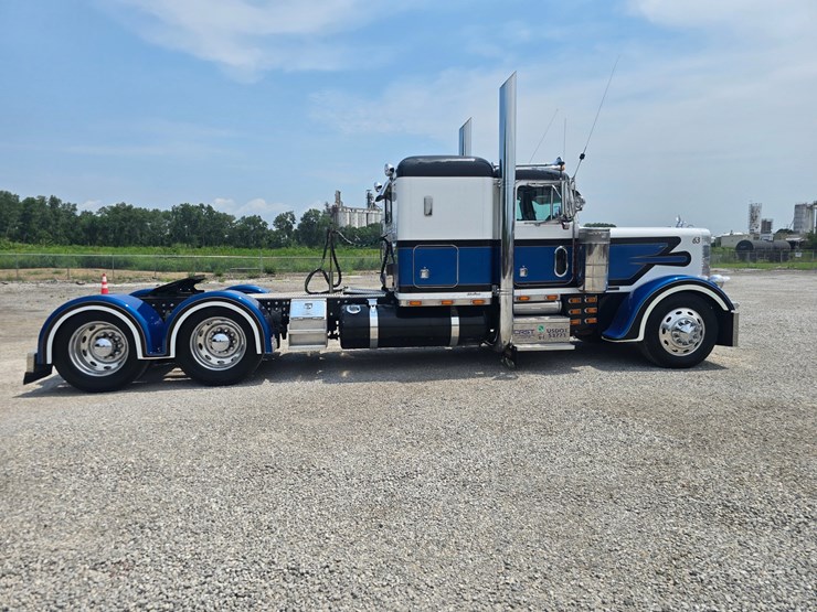 2000-peterbilt-379-image-33