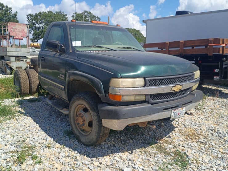 2001-chevrolet-silverado-3500-image-7