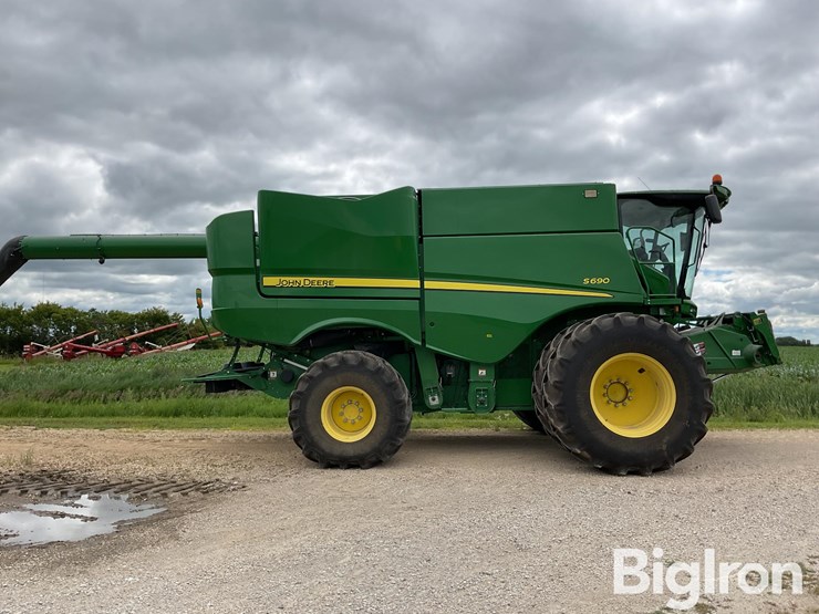 2017-john-deere-s690-image-4