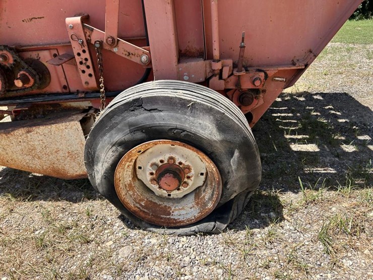 hesston-5500-image-7