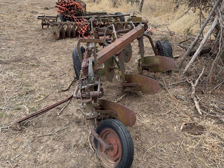 mccormick-pull-type-three-bottom-plow-image-4