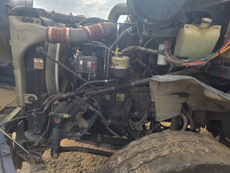 2011-kenworth-t700-image-37