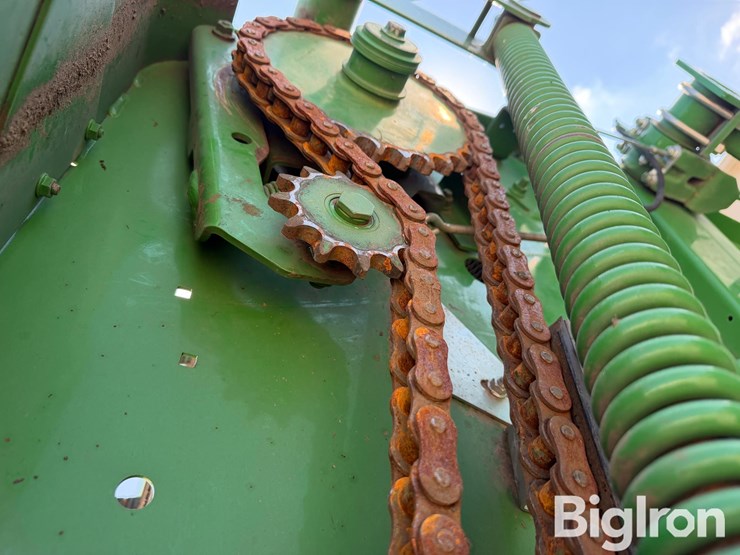 2021-john-deere-560r-image-12
