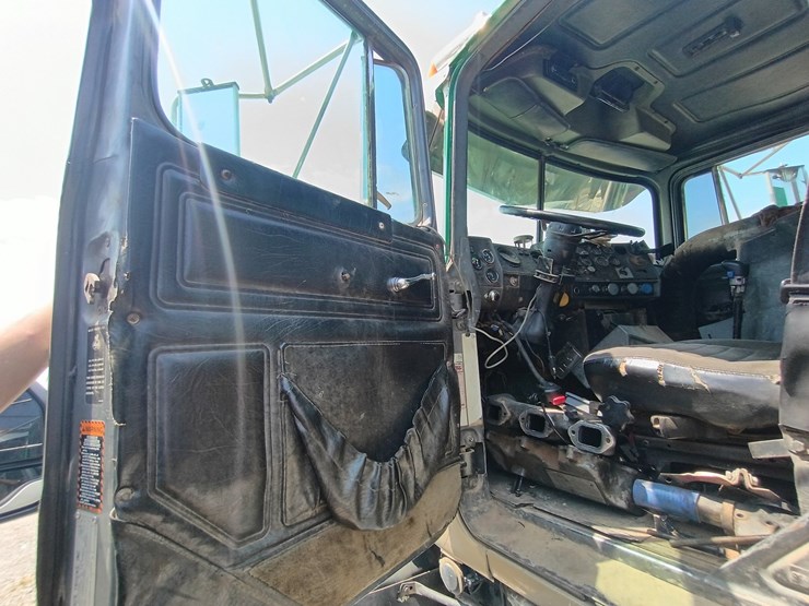 1997-mack-rd688s-image-31