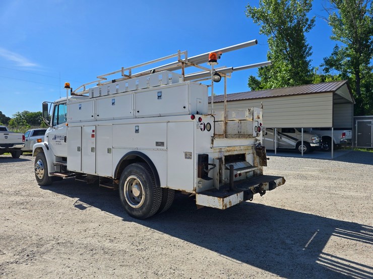 2001-freightliner-fl70-image-10
