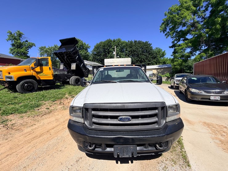 2003-ford-f550-image-11