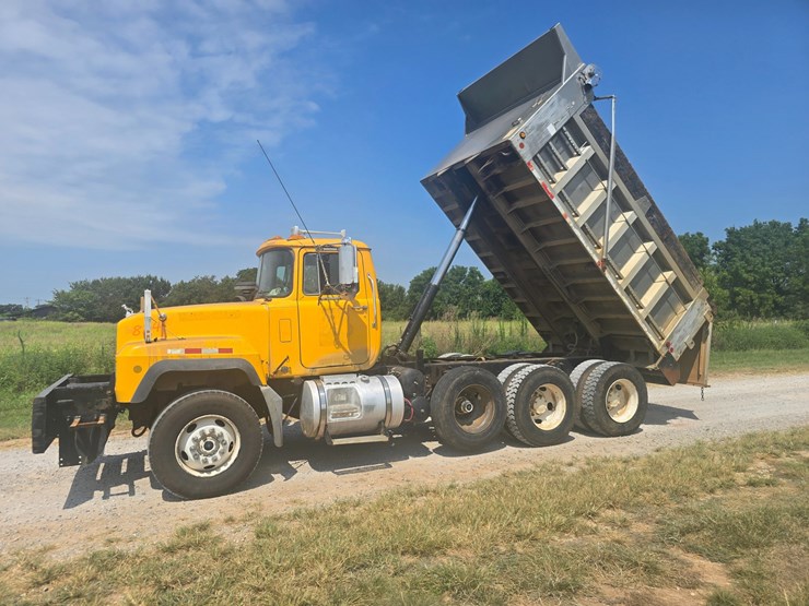 2002-mack-rd688s-image-29
