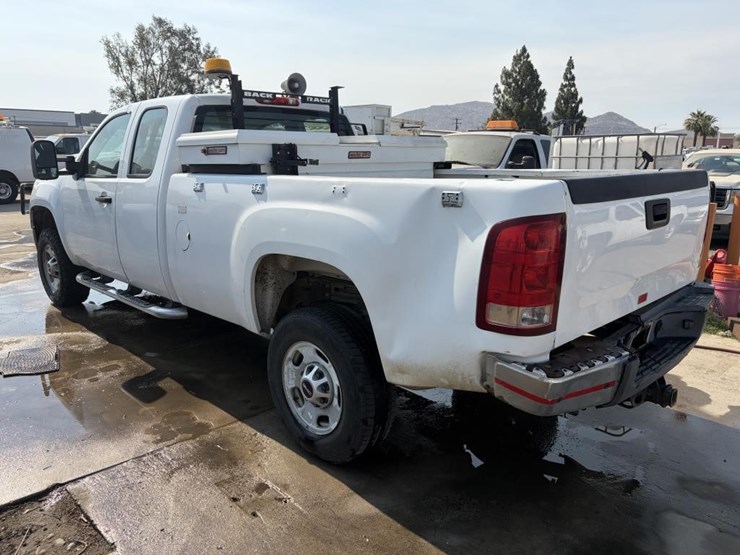 2012-gmc-sierra-3500-image-4