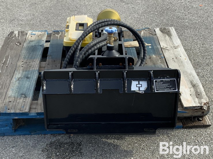 2025-massey-ferguson-730-image-6