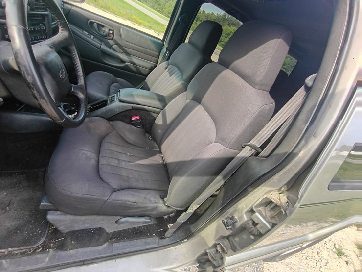 2003-chevrolet-blazer-image-31