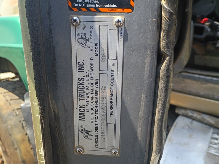 1997-mack-rd688s-image-32