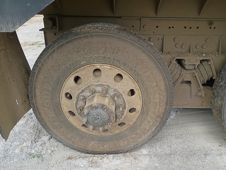 1997-peterbilt-379-image-92