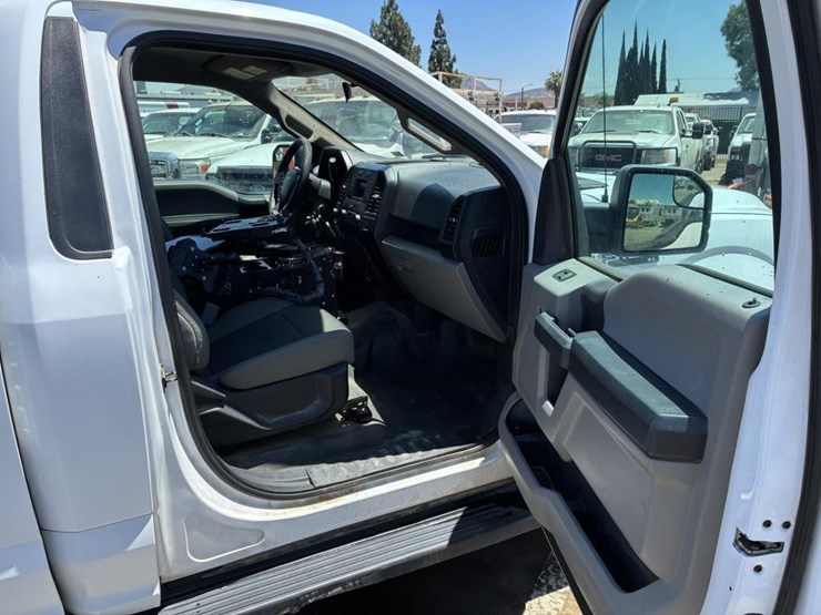 2016-ford-f150-xl-image-12