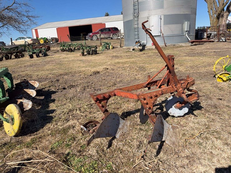 john-deere-three-point-two-bottom-plow-image-5