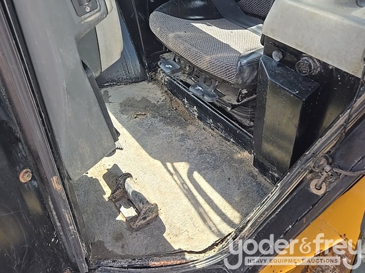 2018-caterpillar-d6n-lgp-image-54