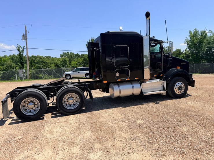 2010-kenworth-t800-image-18