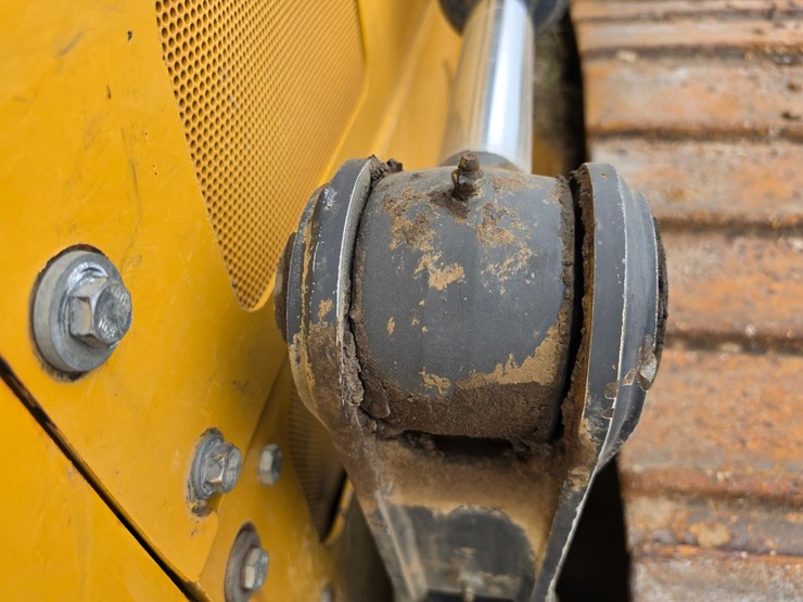 2015-deere-700k-image-97