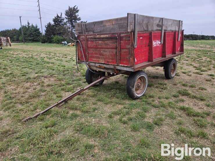 bus-brown-/-case-harvest-wagon-w/hoist-image-1