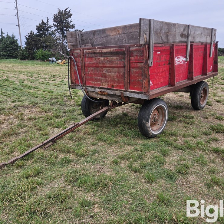 Bus Brown / Case Harvest Wagon W/Hoist