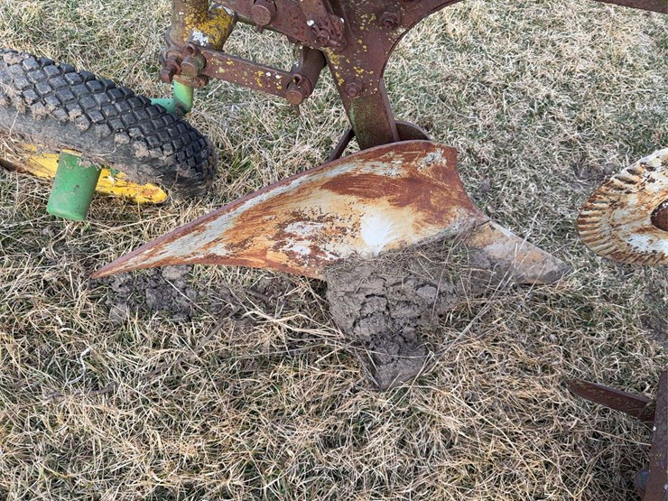 john-deere-pull-type-three-bottom-plow-image-20