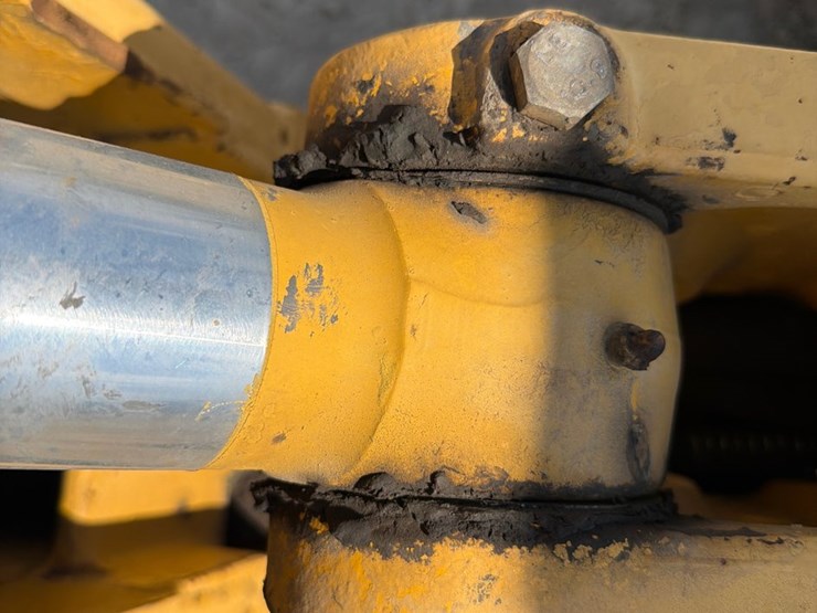 2000-deere-710d-image-116