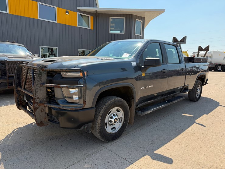 2020-chevrolet-silverado-2500hd-image-2