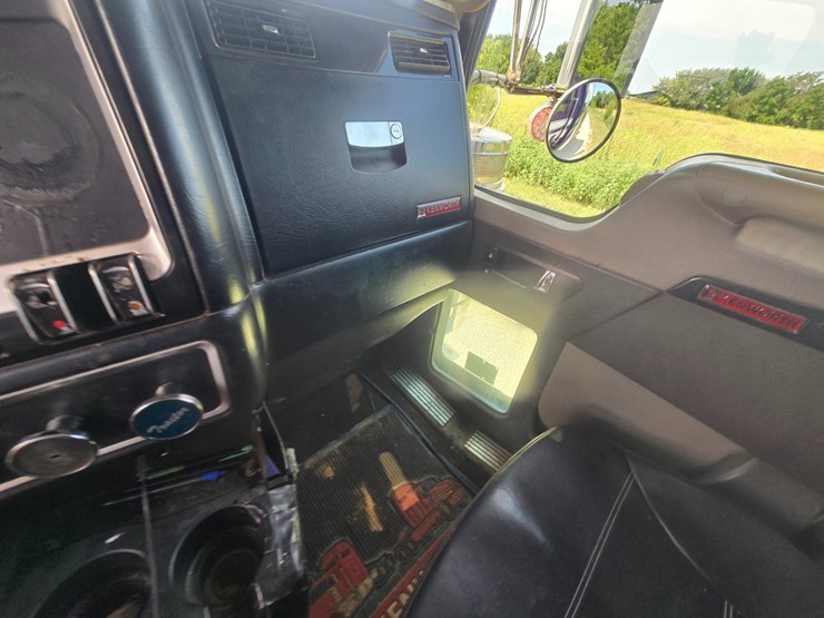 2006-kenworth-w900-image-59