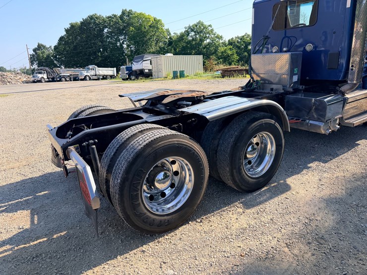 2021-peterbilt-579-image-39