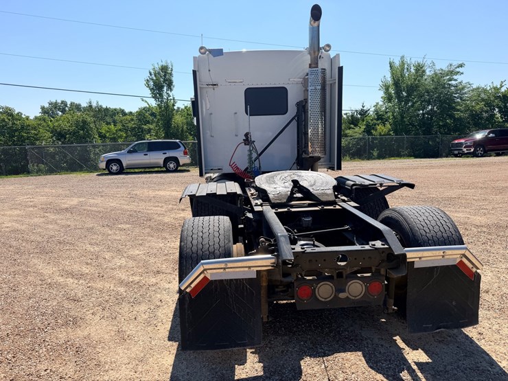 2010-kenworth-t800-image-9