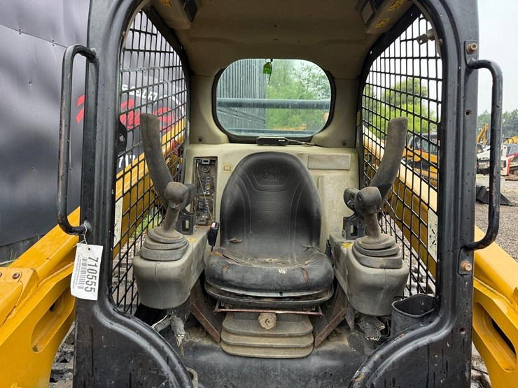 2014-caterpillar-299d-image-12