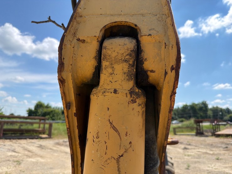 2000-deere-710d-image-129