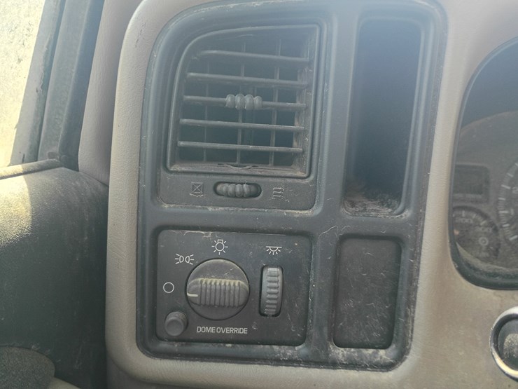 2001-chevrolet-silverado-3500-image-39