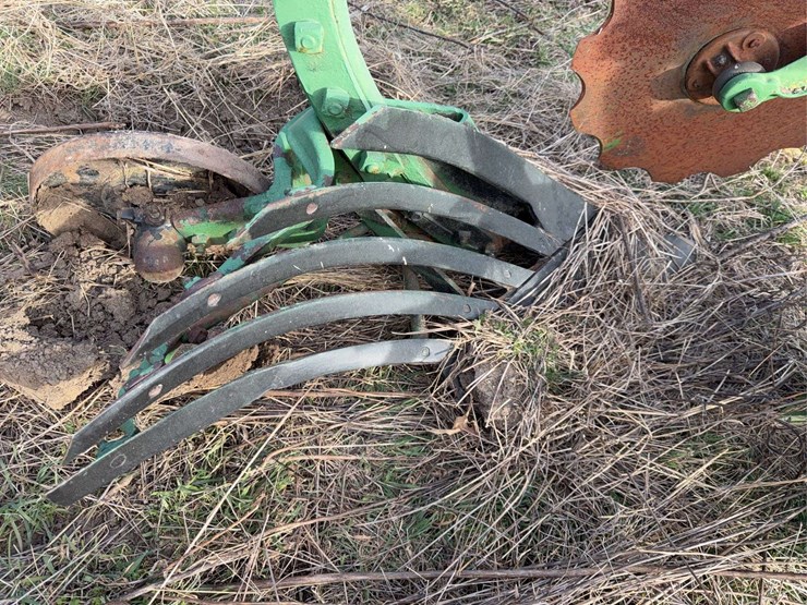 john-deere-pull-type-two-bottom-plow-image-17