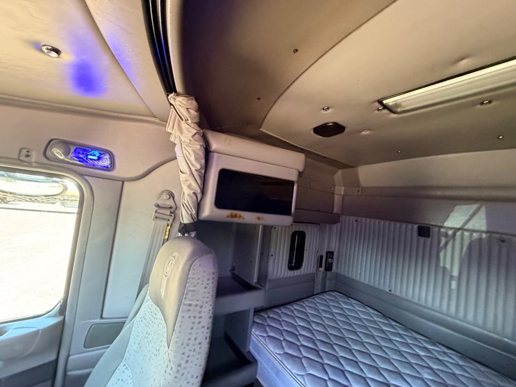 2010-kenworth-t800-image-135