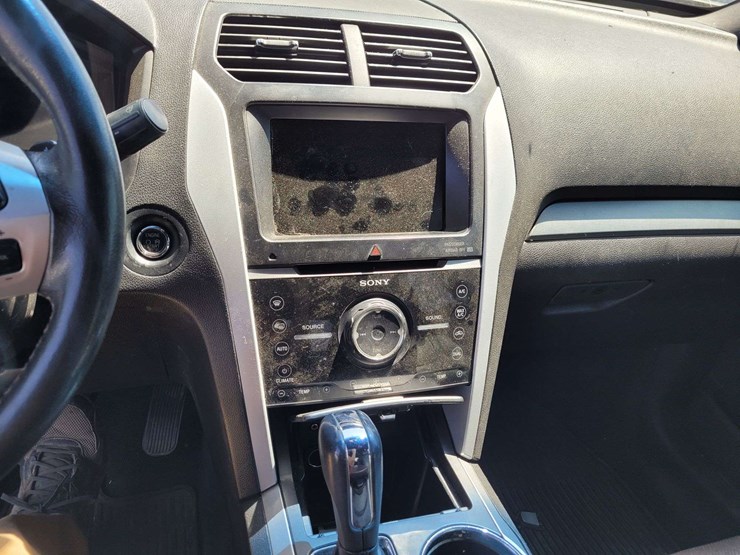 2013-ford-explorer-image-17