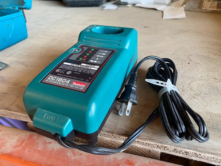 #3409-•-makita-impact-driver-with-battery-and-charger-image-8