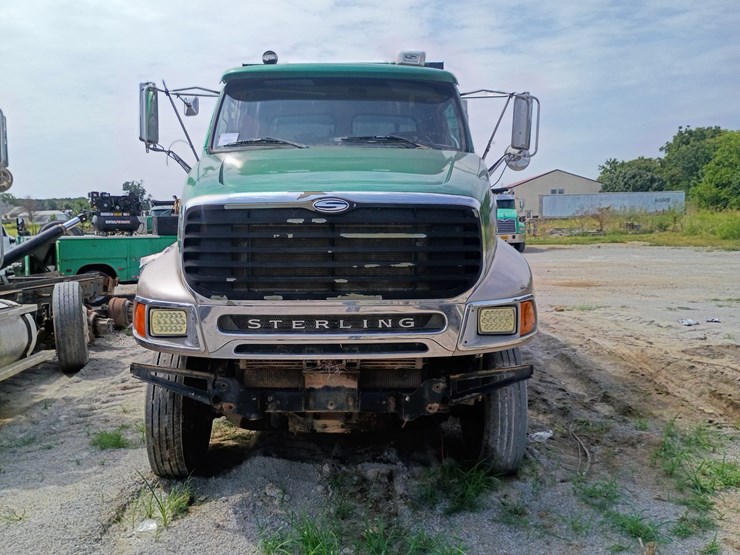 2008-sterling-l9500-image-15