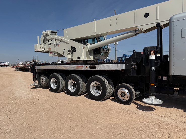 2015-peterbilt-367-image-5