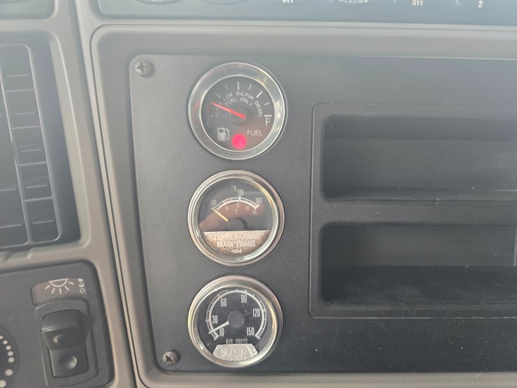 2010-kenworth-t2000-image-59