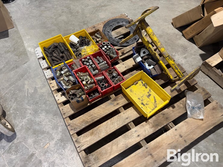 pallet-of-misc-truck-parts-image-9